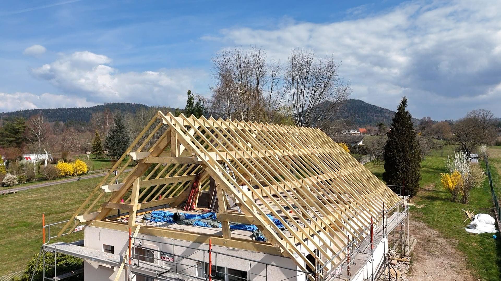 Charpente neuve sur maison rénovée
