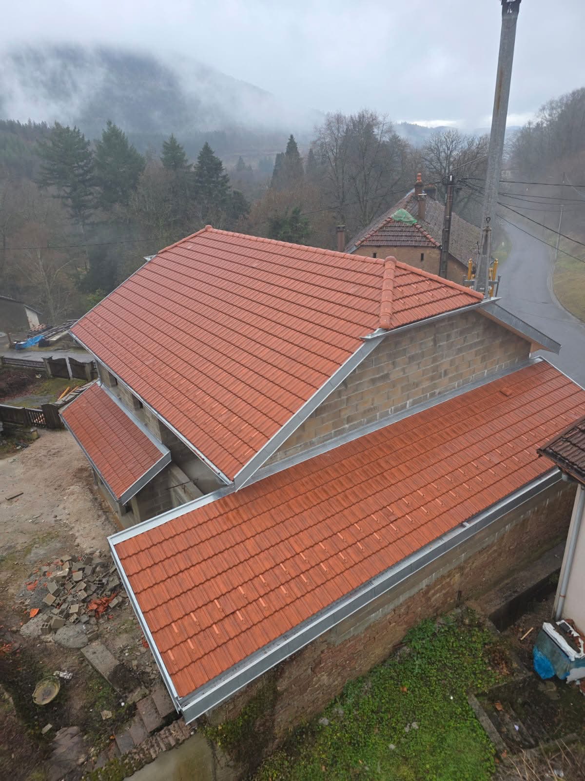 Toiture tuiles & zinguerie — vue aérienne